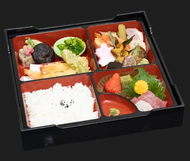 写真：四季折々の割子弁当 桜