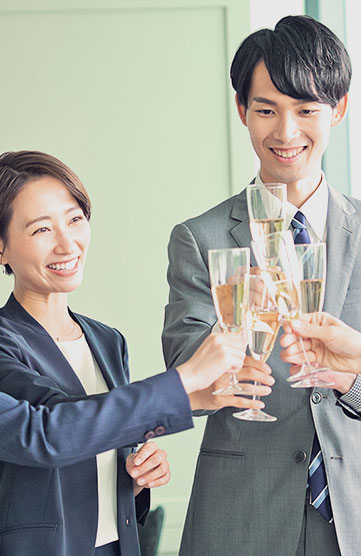 写真：立食パーティーの様子