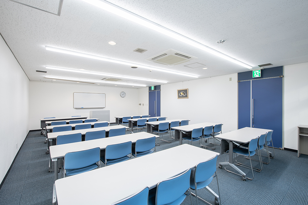 写真：101号室スクール形式後方から