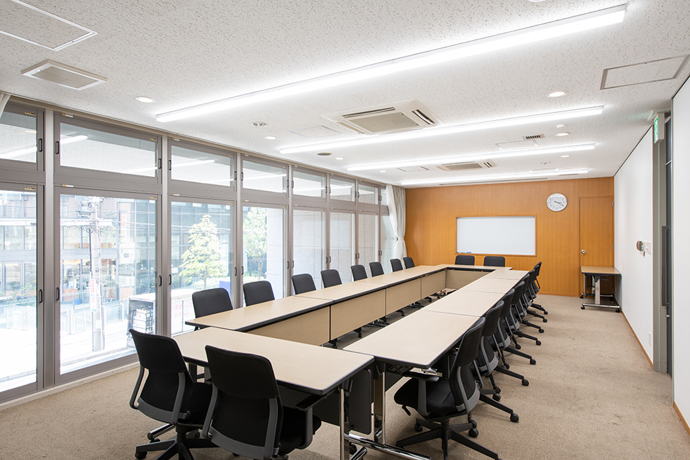写真：201号室ロの字形式