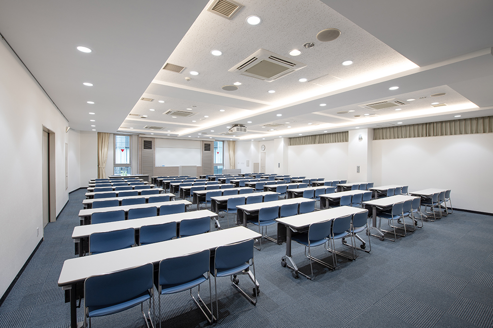 写真：301号室スクール形式後方から