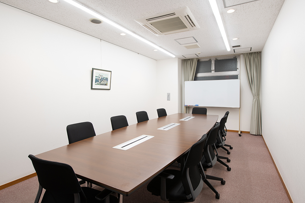 写真：403号室ロの字（固定）形式