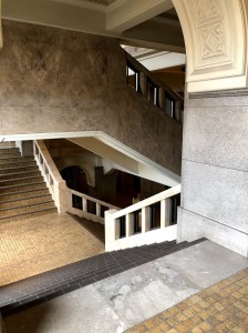 市役所階段