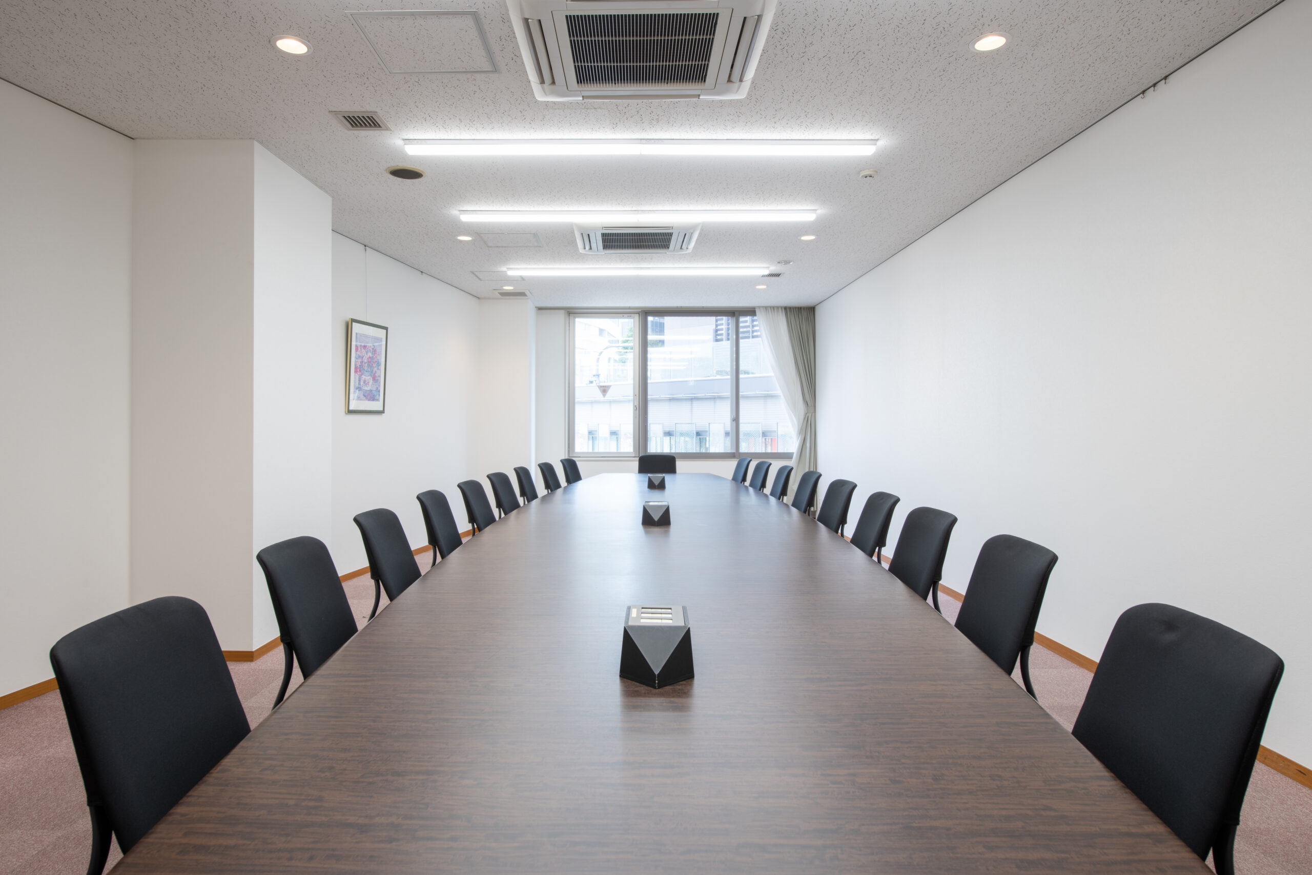 長時間の会議でも疲れにくい理由 ― 安保ホールの快適性について